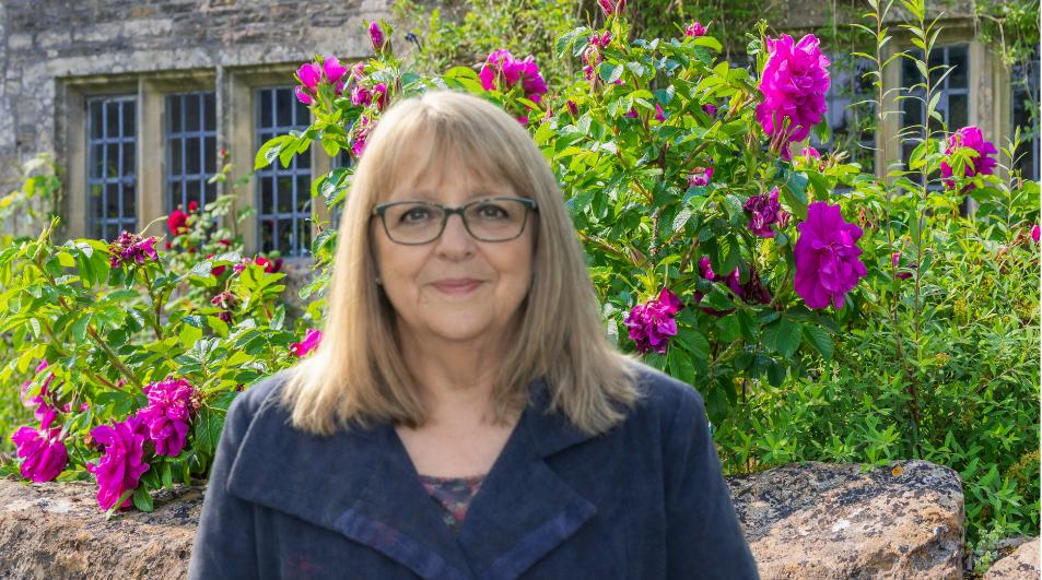 Photo of Lynda Warren